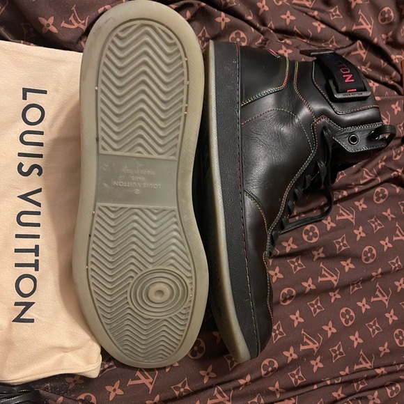 Louis Vuitton CALFSKIN RIVOLI HIGH TOP SNEAKERS - Picture 6 of 11